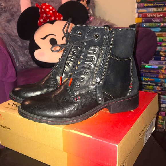 Comfortiva Shoes - EUC Lace-Up Boots